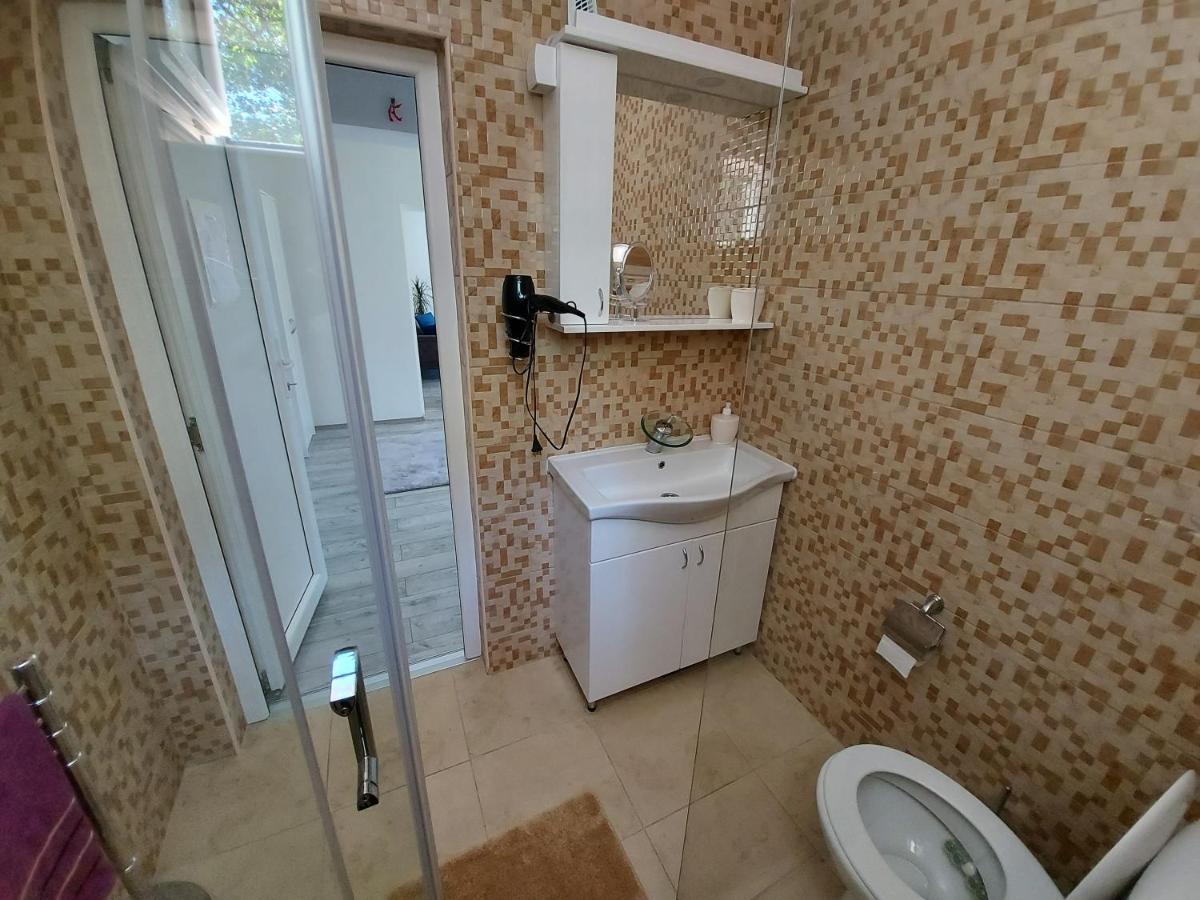Fenix Apartment & Rooms Vinci Dış mekan fotoğraf