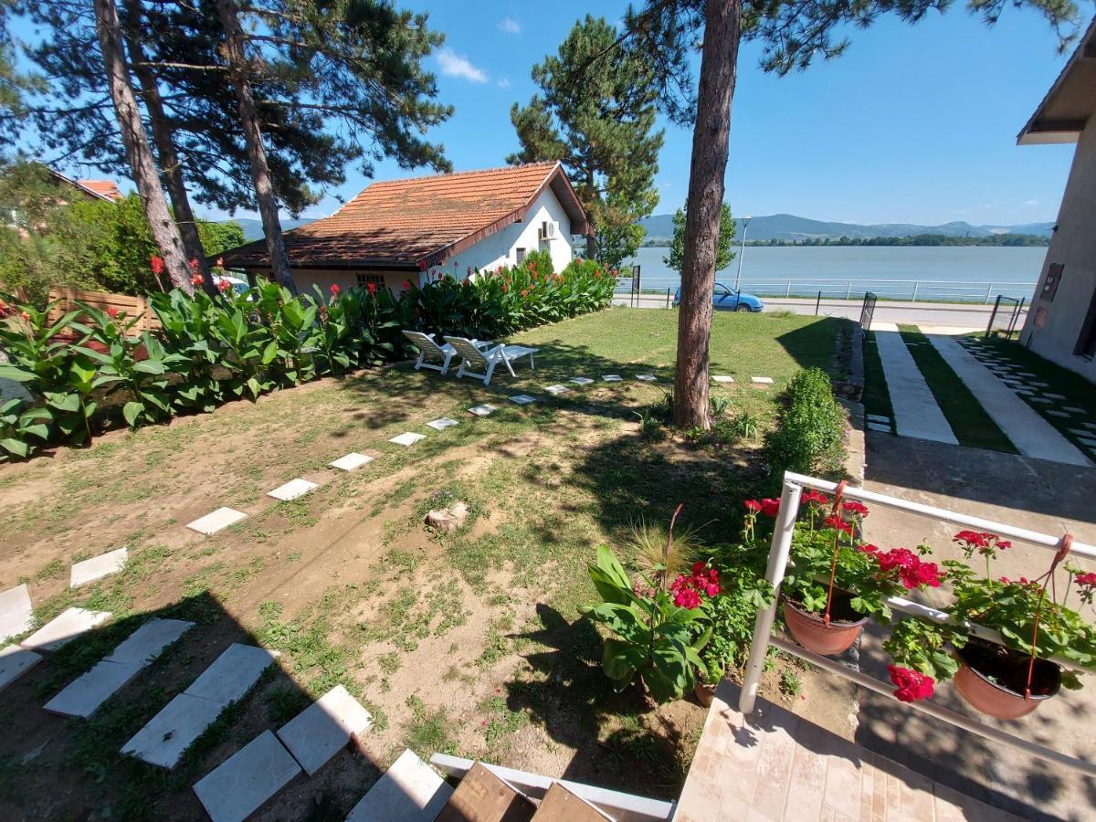 Fenix Apartment & Rooms Vinci Dış mekan fotoğraf